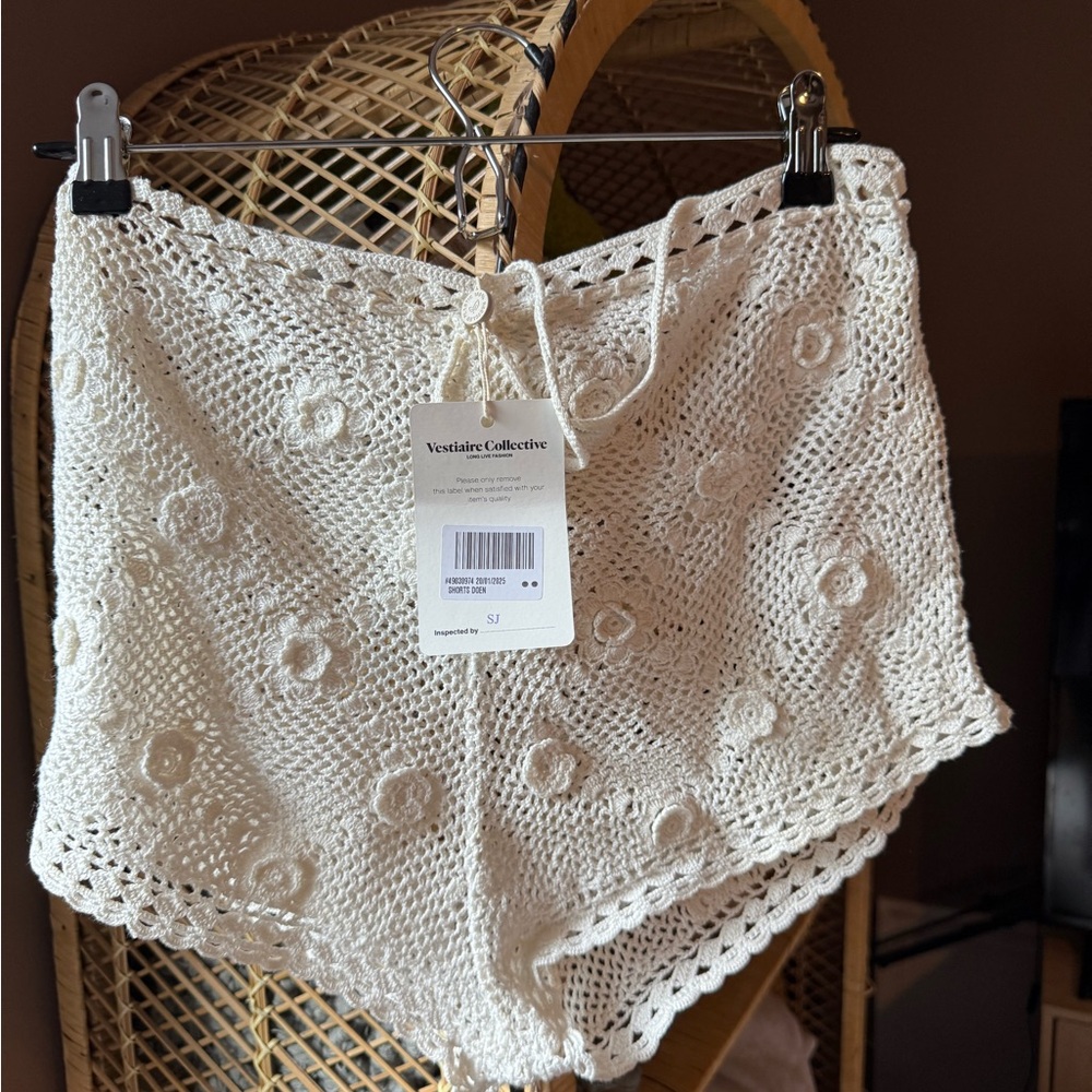 Women's Cream Crochet Shorts doen